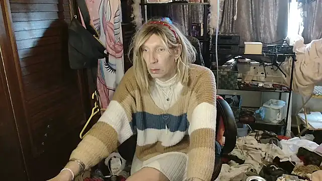 Snapshot of Ombeline1 chatting on November 2025 02:16:01 PM Ombeline1 online show from November 2025 02:16:01 PM