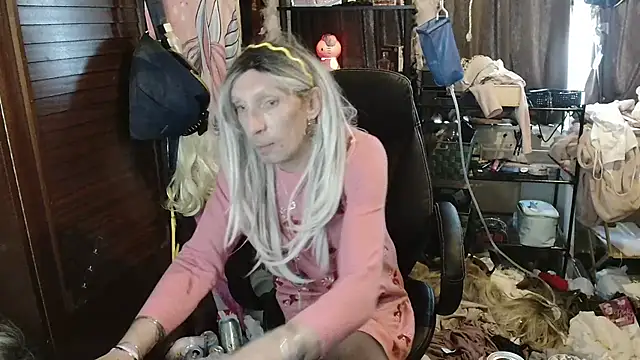 Snapshot of Ombeline1 chatting on December 2025 12:10:01 PM Ombeline1 online show from December 2025 12:10:01 PM