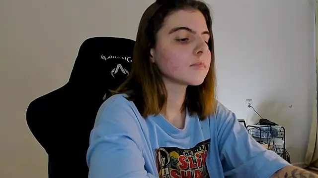 emmamurrr online show from December 2024 06:06:01 PM