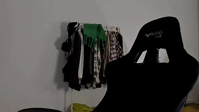 emmamurrr online show from December 2024 07:52:02 PM