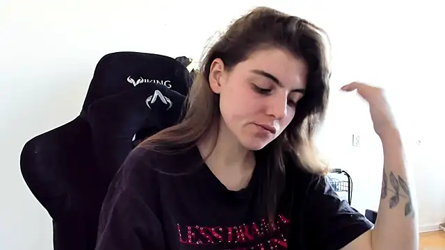 emmamurrr online show from September 2025 10:04:02 AM