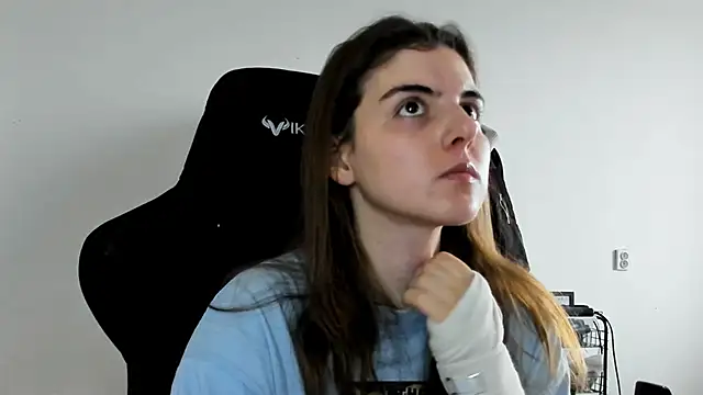 emmamurrr online show from December 2025 10:46:02 AM