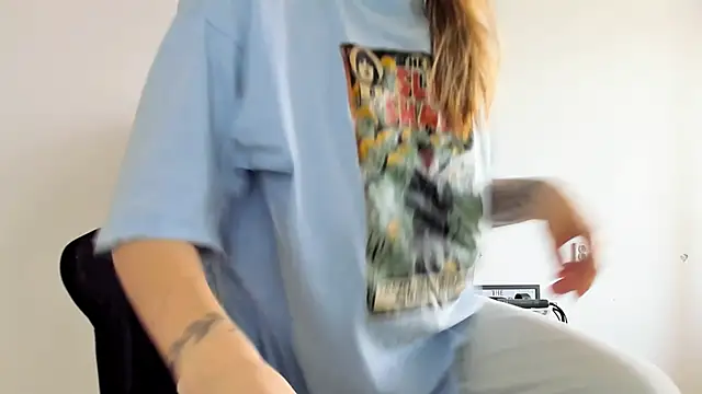 emmamurrr online show from December 2025 10:31:02 AM