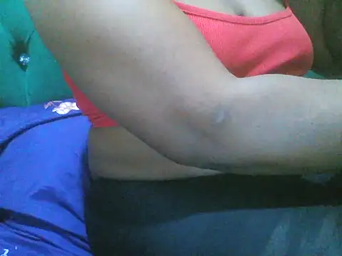 Snapshot of Sexy_Riri chatting on November 2025 04:13:02 AM Sexy Riri online show from November 2025 04:13:02 AM