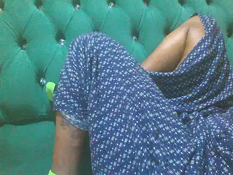 Snapshot of Sexy_Riri chatting on November 2025 08:29:01 PM Sexy Riri online show from November 2025 08:29:01 PM