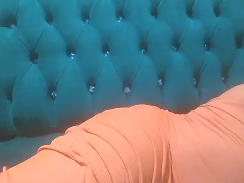 Snapshot of Sexy_Riri chatting on November 2025 01:26:01 AM Sexy Riri online show from November 2025 01:26:01 AM