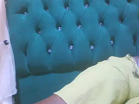 Snapshot of Sexy_Riri chatting on November 2025 01:21:02 PM Sexy Riri online show from November 2025 01:21:02 PM