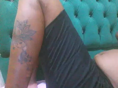 Snapshot of Sexy_Riri chatting on November 2025 03:31:01 AM Sexy Riri online show from November 2025 03:31:01 AM