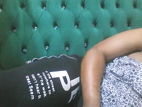 Snapshot of Sexy_Riri chatting on December 2025 01:14:02 AM Sexy Riri online show from December 2025 01:14:02 AM