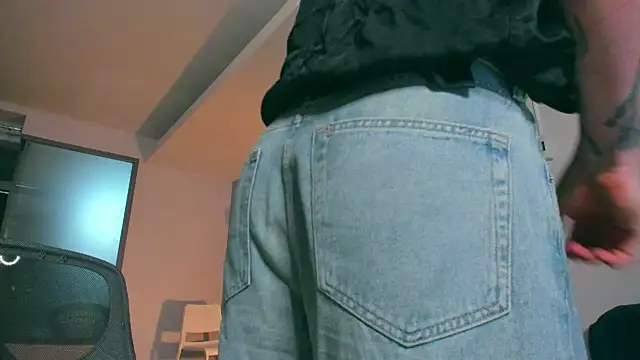 Snapshot of Samuel_Andrew chatting on November 2025 04:23:01 AM Samuel Andrew online show from November 2025 04:23:01 AM