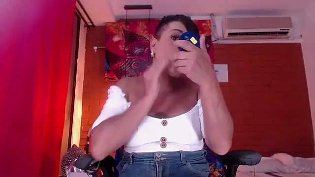 Snapshot of Khatalina_hott chatting on January 2025 02:11:01 AM Khatalina hott online show from January 2025 02:11:01 AM