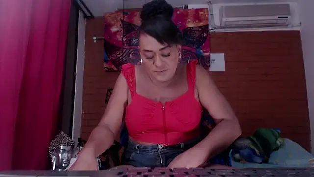 Snapshot of Khatalina_hott chatting on January 2025 08:03:02 AM Khatalina hott online show from January 2025 08:03:02 AM