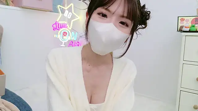 Snapshot of -minami- chatting on January 2025 06:49:02 AM -minami- online show from January 2025 06:49:02 AM