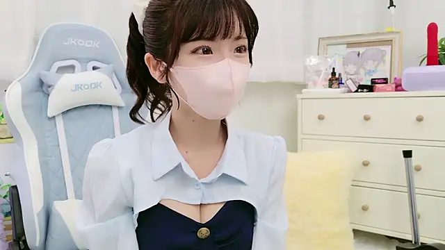 Snapshot of -minami- chatting on September 2025 12:10:02 PM -minami- online show from September 2025 12:10:02 PM