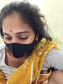 Snapshot of Hi_Radhika chatting on February 2025 01:09:02 AM Hi Radhika online show from February 2025 01:09:02 AM