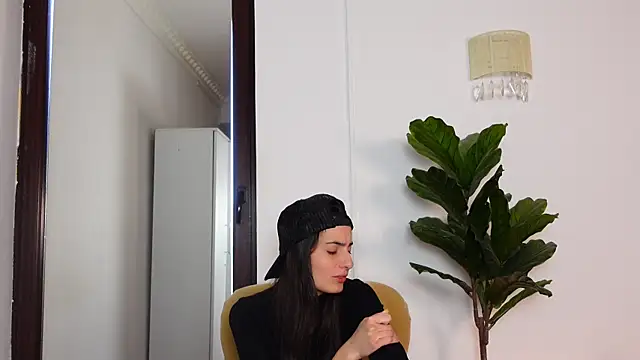 Snapshot of NinaCrystal1 chatting on December 2025 08:18:01 AM NinaCrystal1 online show from December 2025 08:18:01 AM