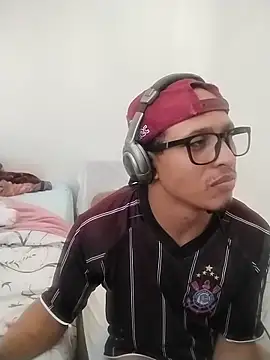 Snapshot of Piroca_doce18 chatting on November 2025 05:45:03 PM Piroca doce18 online show from November 2025 05:45:03 PM