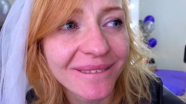 Snapshot of SquirtyAlisa chatting on October 2025 08:10:01 PM SquirtyAlisa online show from October 2025 08:10:01 PM