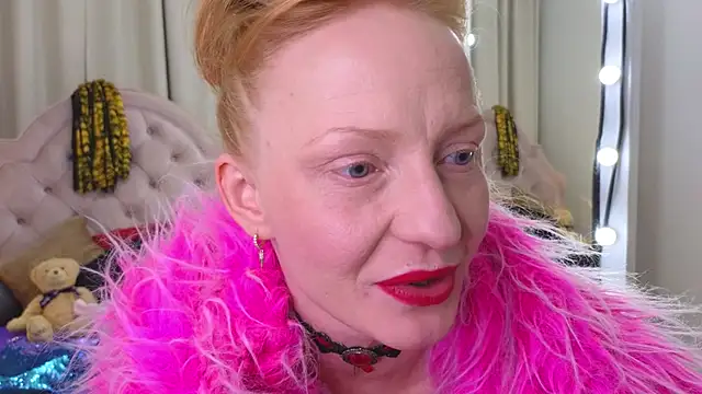 Snapshot of SquirtyAlisa chatting on November 2025 12:31:01 AM SquirtyAlisa online show from November 2025 12:31:01 AM