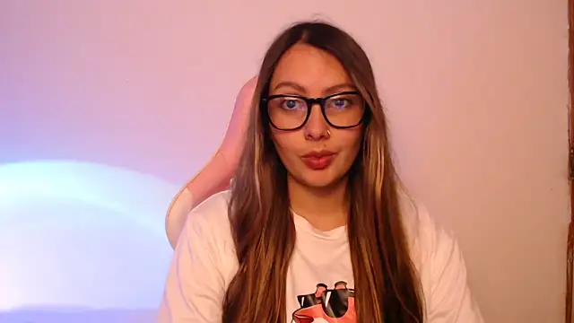 Snapshot of lalawhitte chatting on November 2025 10:19:01 PM lalawhitte online show from November 2025 10:19:01 PM