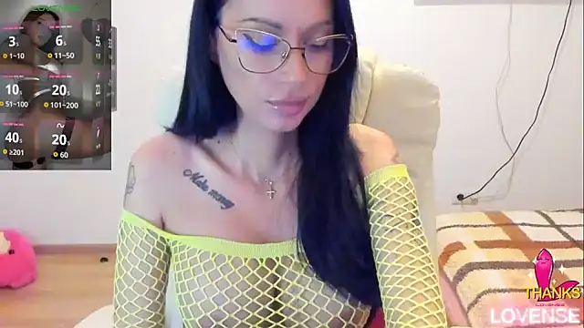 kissnicol32 online show from June 2026 04:01:01 PM
