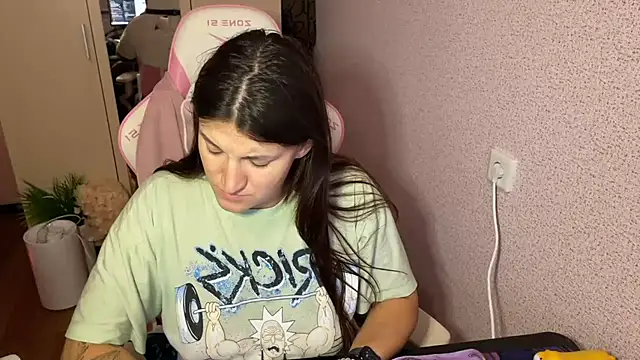 Katrin  kiss online show from November 2025 06:42:02 PM