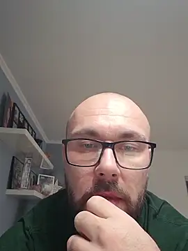 Snapshot of zsolt2108 chatting on December 2025 01:27:02 PM zsolt2108 online show from December 2025 01:27:02 PM