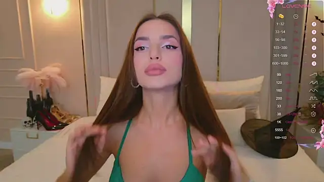 BellaHalles online show from October 2025 05:57:02 AM