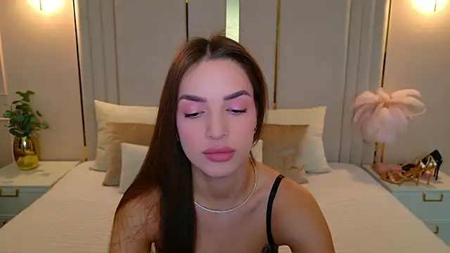 BellaHalles online show from November 2025 05:44:01 AM