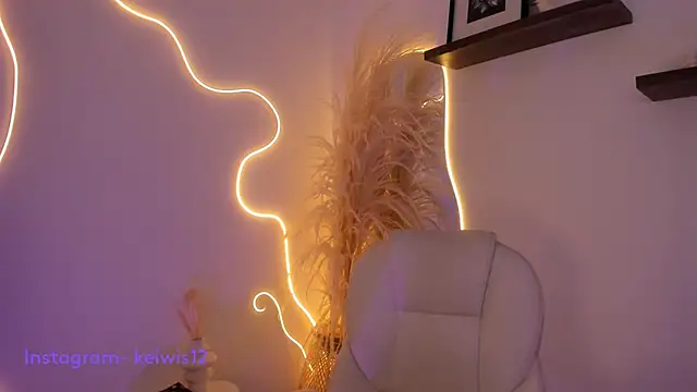 keilelewis online show from February 2025 04:18:02 PM