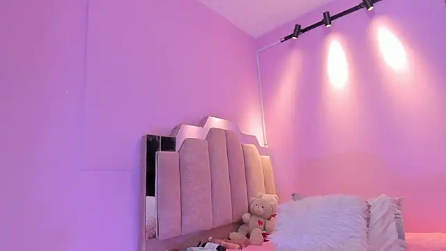 LoveQueen2 online show from October 2025 12:01:02 PM