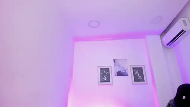 Snapshot of emelie_89 chatting on January 2025 11:43:01 AM emelie 89 online show from January 2025 11:43:01 AM