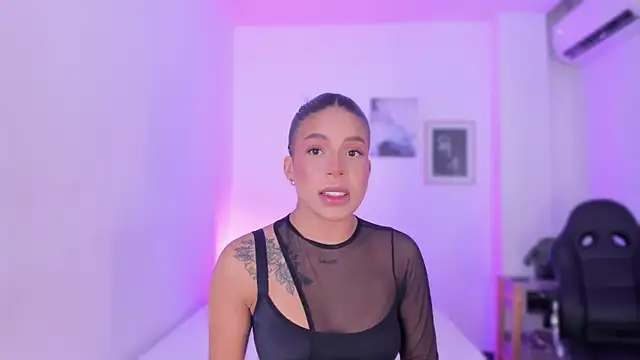 Snapshot of emelie_89 chatting on February 2025 11:51:01 AM emelie 89 online show from February 2025 11:51:01 AM