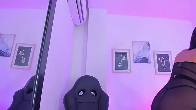 Snapshot of emelie_89 chatting on March 2025 04:39:02 PM emelie 89 online show from March 2025 04:39:02 PM