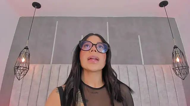 Snapshot of emelie_89 chatting on November 2025 07:46:02 PM emelie 89 online show from November 2025 07:46:02 PM