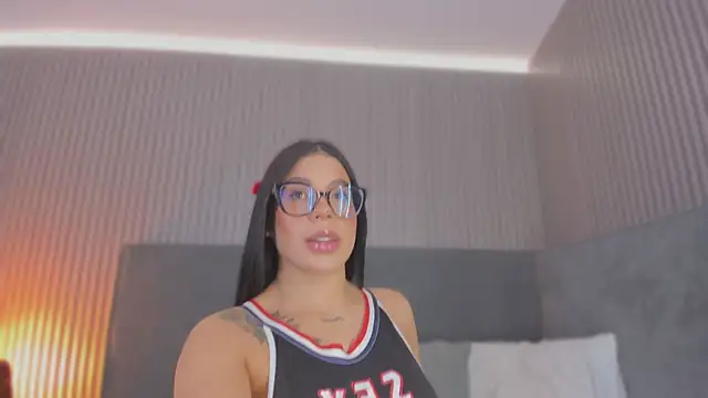 emelie 89 online show from February 2026 10:36:01 AM