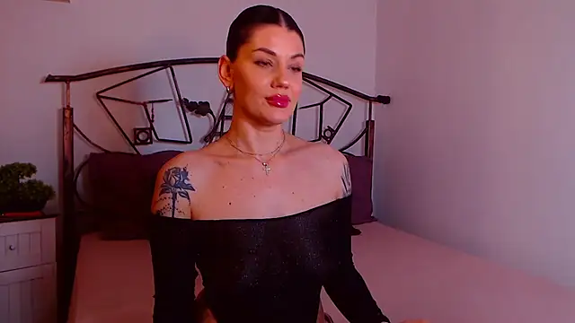 YvonneEverlee online show from January 2026 08:33:01 PM