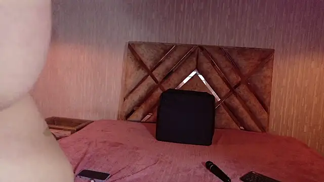 Danielaa a online show from October 2025 11:34:01 PM