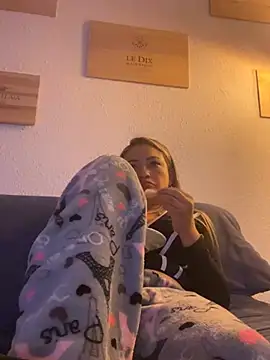 Snapshot of Afroditecash chatting on February 2025 06:37:01 PM Afroditecash online show from February 2025 06:37:01 PM