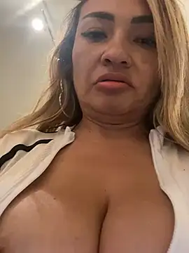 Snapshot of Afroditecash chatting on February 2025 06:53:01 PM Afroditecash online show from February 2025 06:53:01 PM