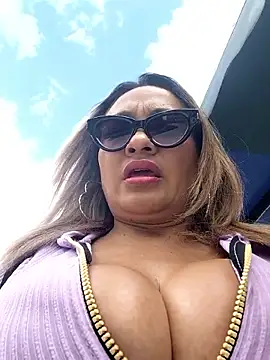 Snapshot of Afroditecash chatting on October 2025 07:14:02 PM Afroditecash online show from October 2025 07:14:02 PM