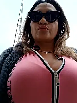 Snapshot of Afroditecash chatting on November 2025 05:57:02 PM Afroditecash online show from November 2025 05:57:02 PM