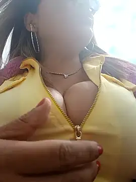 Snapshot of Afroditecash chatting on November 2025 06:18:01 PM Afroditecash online show from November 2025 06:18:01 PM