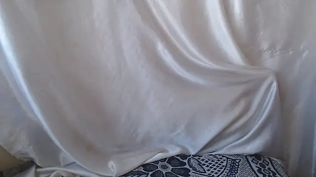 Burberrry  online show from October 2025 08:07:02 AM