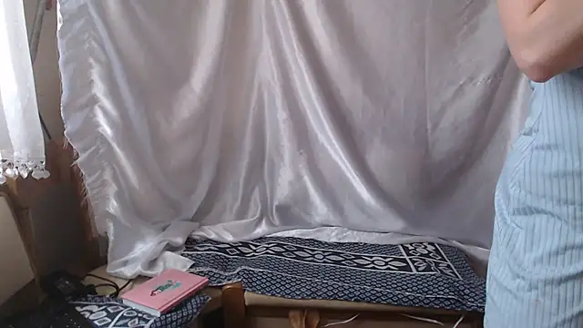 Burberrry  online show from April 2026 06:02:02 AM