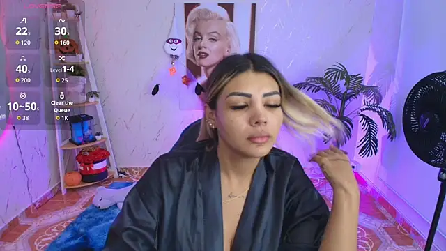 Snapshot of SALOOMEE__ chatting on November 2025 10:15:02 AM SALOOMEE online show from November 2025 10:15:02 AM