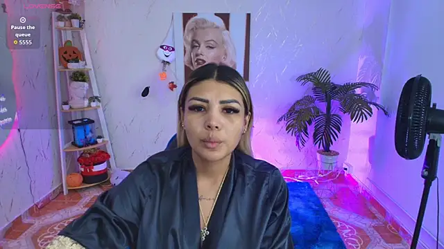 Snapshot of SALOOMEE__ chatting on November 2025 11:10:01 AM SALOOMEE online show from November 2025 11:10:01 AM