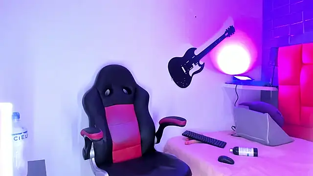 Snapshot of Sasha-sweet chatting on November 2025 08:44:01 PM Sasha-sweet online show from November 2025 08:44:01 PM