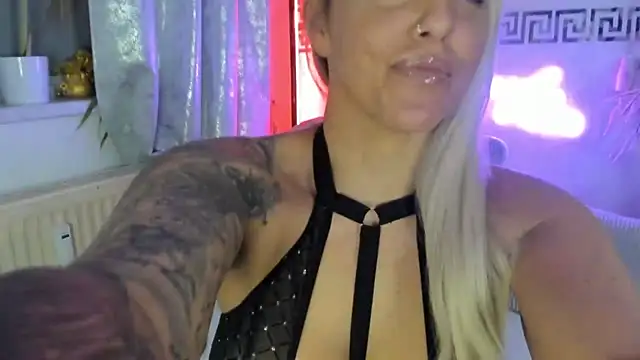 CocoSkyy online show from November 2025 08:23:02 PM