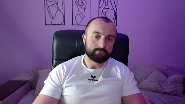 brindlefly6969 online show from January 2026 11:56:01 AM